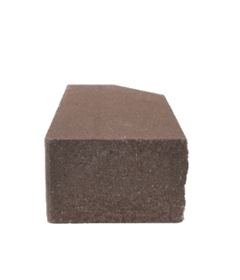 CĂRĂMIDĂ SCAPIȚATĂ LA UN COLȚ